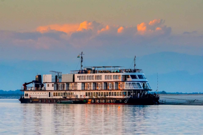 Safari de Aventura navegando el ro Brahmaputra