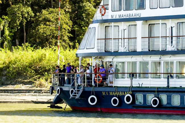 Safari de Aventura navegando el ro Brahmaputra