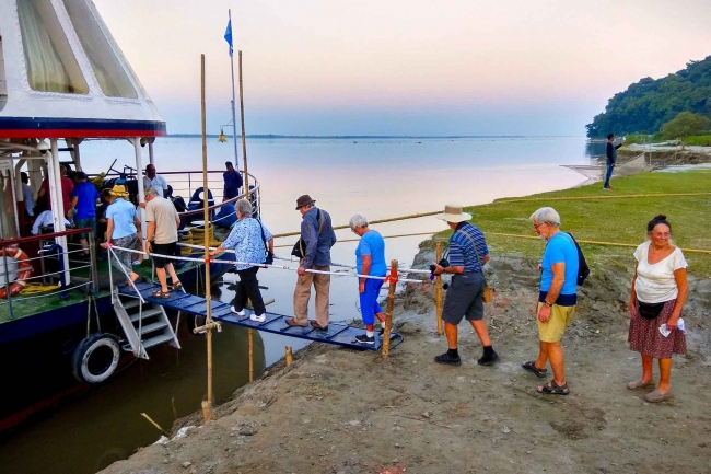 Safari de Aventura navegando el ro Brahmaputra